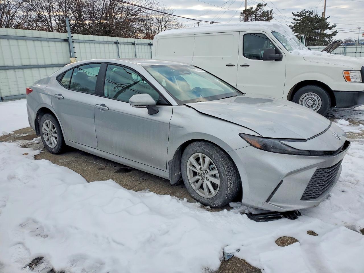 2025 TOYOTA CAMRY LE photo 4