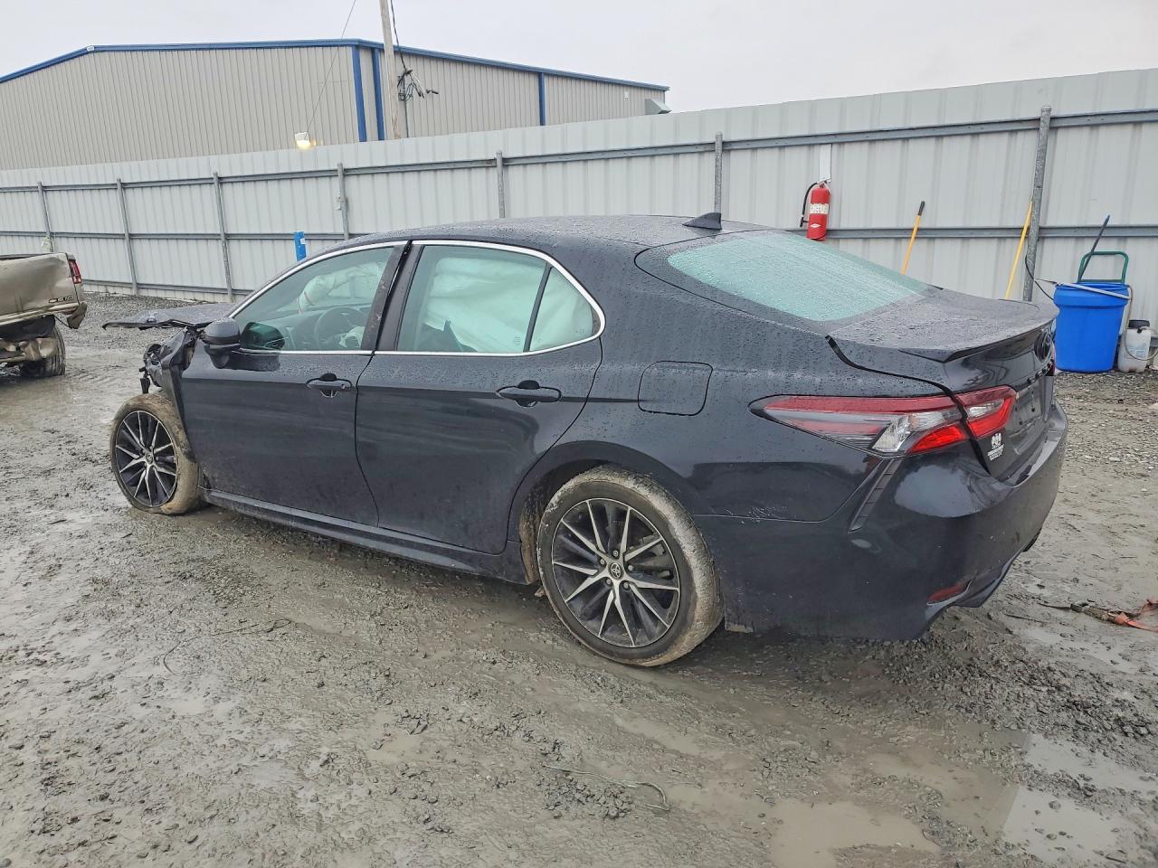 2021 TOYOTA CAMRY photo 3