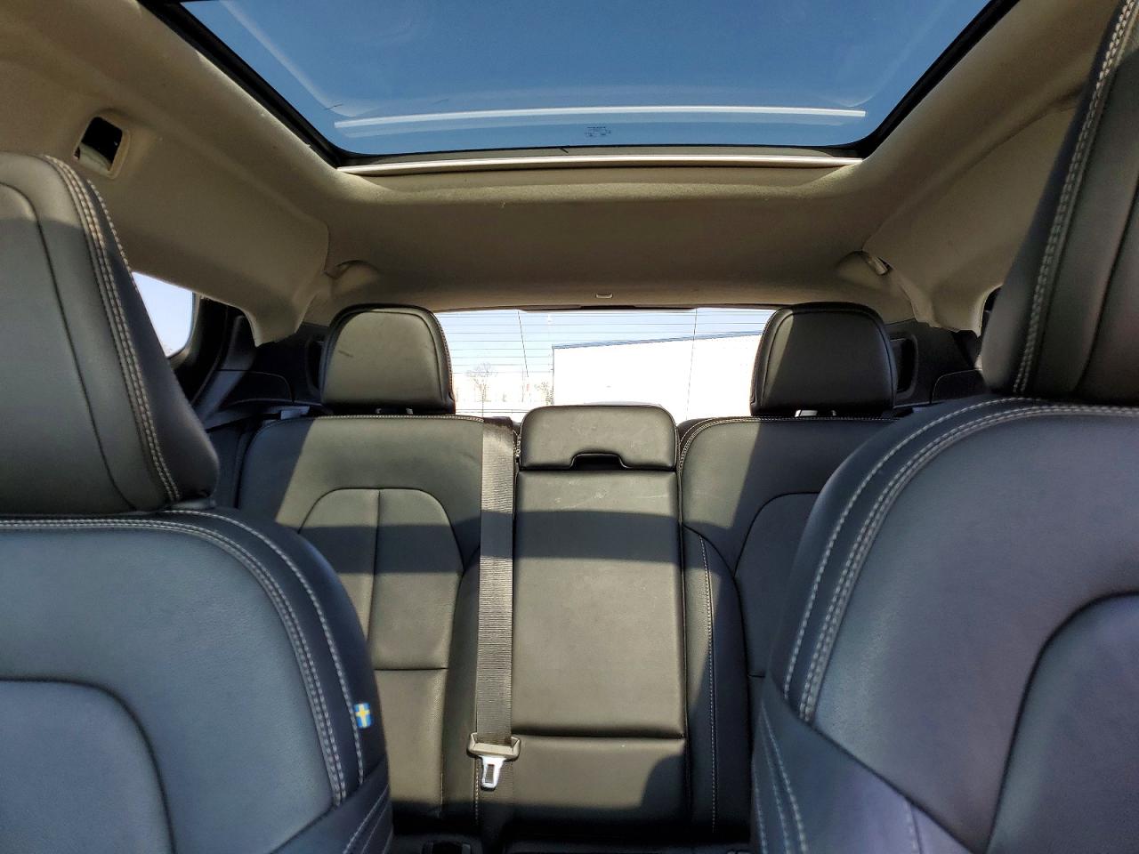 2020 VOLVO XC40 T5 MOMENTUM photo 10