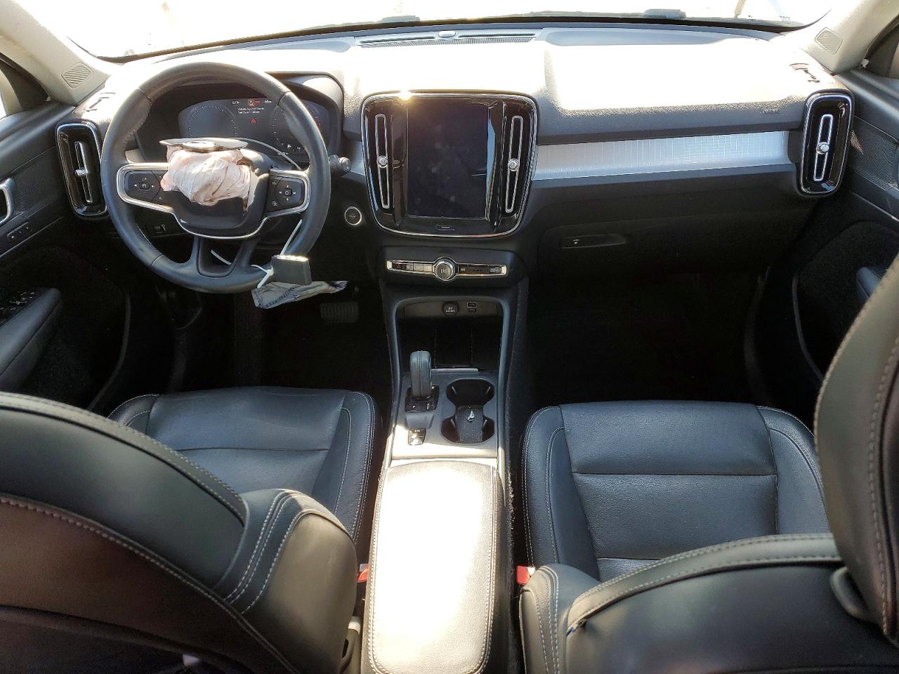 2020 VOLVO XC40 T5 MOMENTUM photo 8