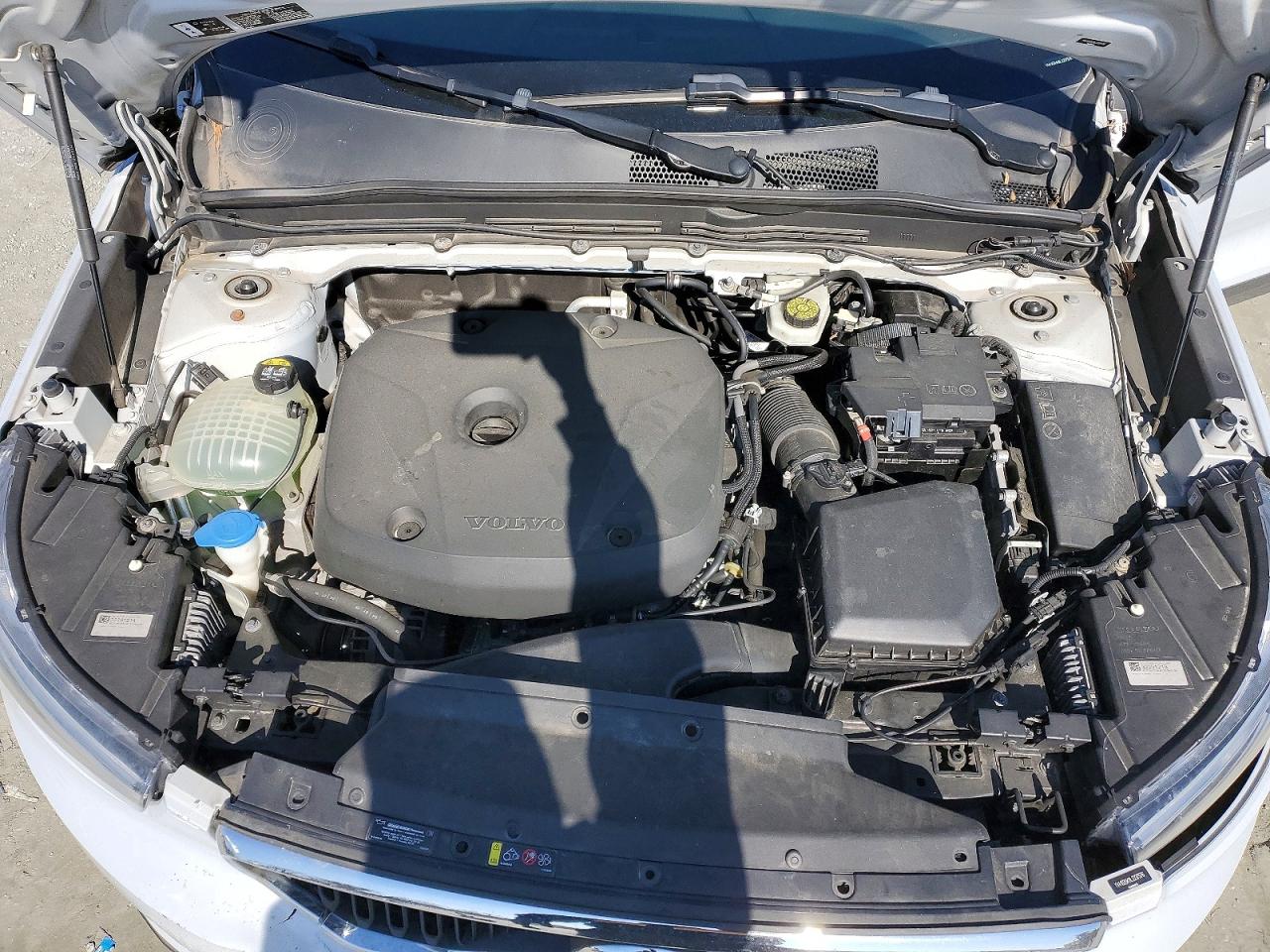 2020 VOLVO XC40 T5 MOMENTUM photo 12