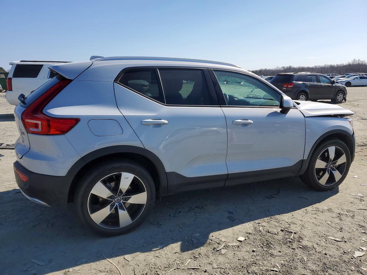 2020 VOLVO XC40 T5 MOMENTUM photo 3