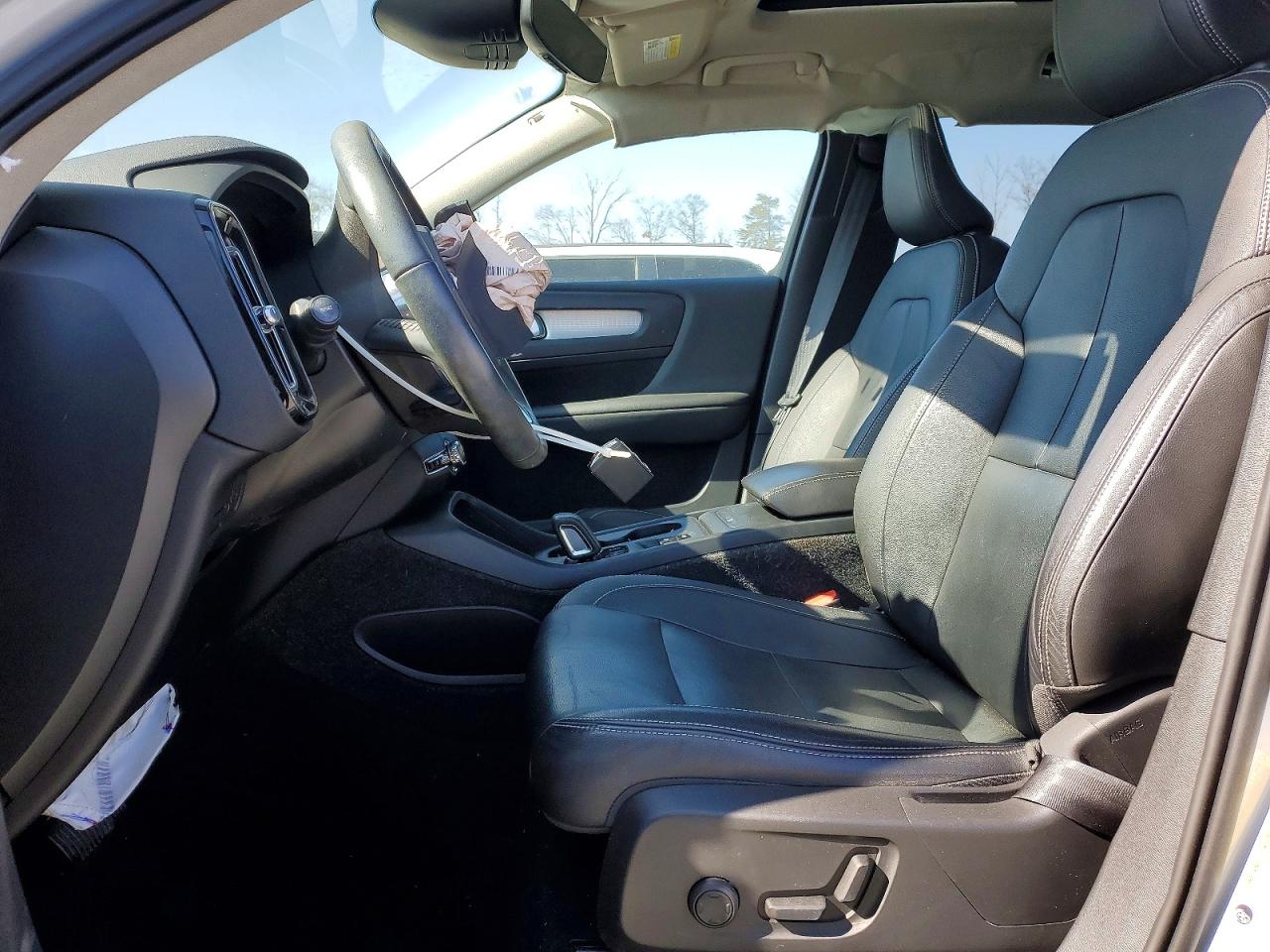 2020 VOLVO XC40 T5 MOMENTUM photo 7