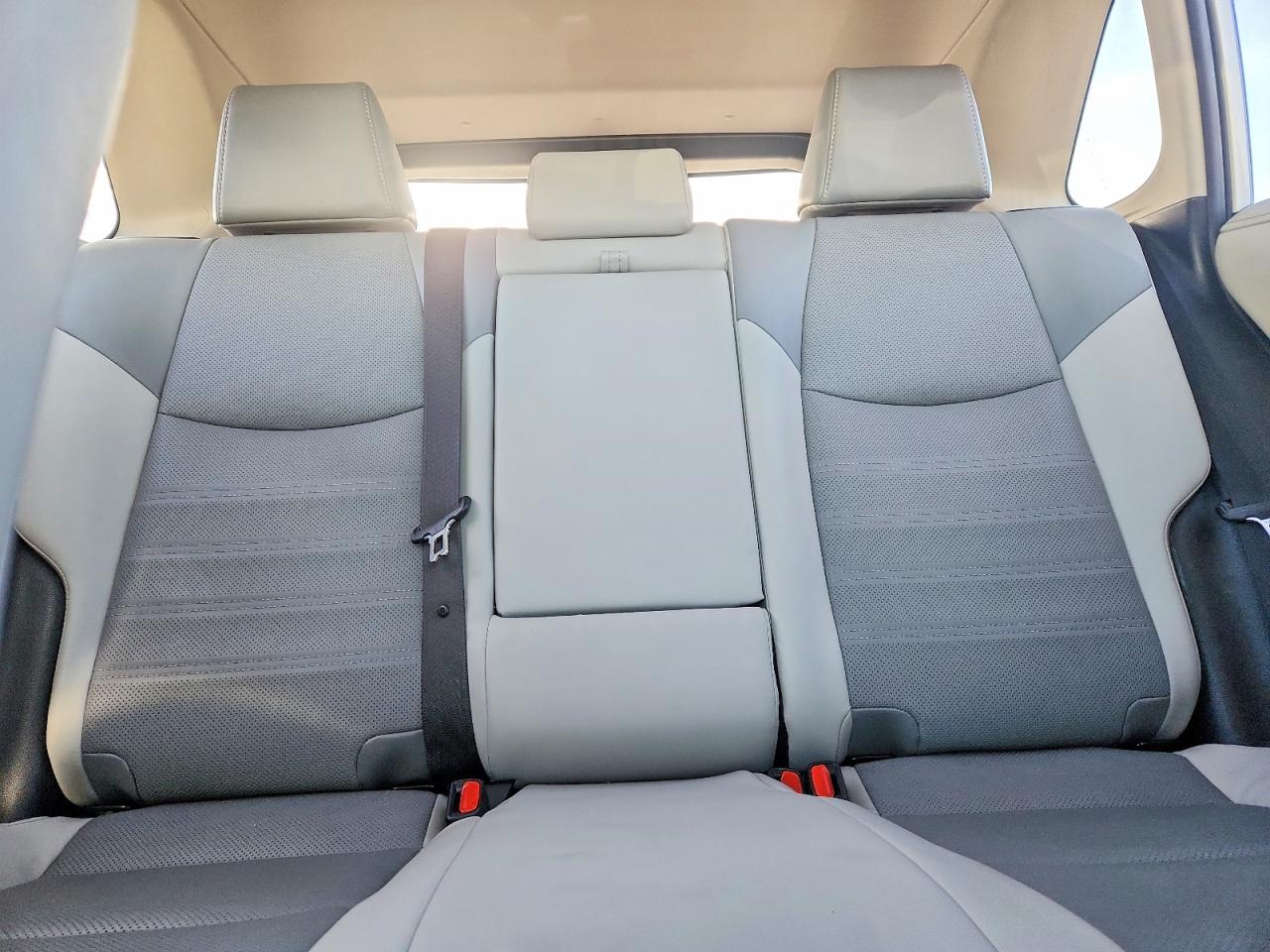 2021 TOYOTA RAV4 LIMITED photo 10