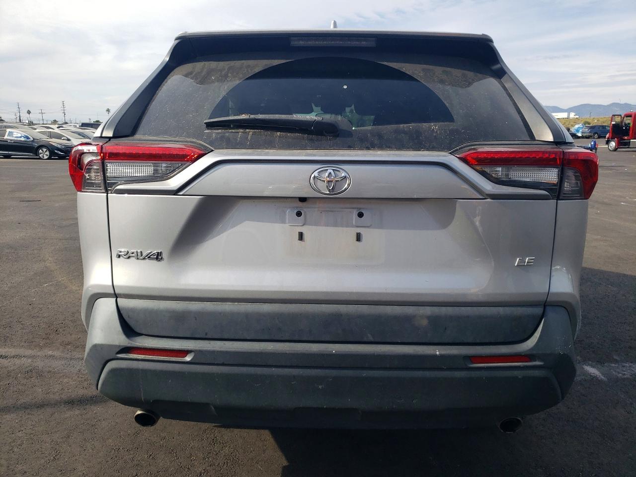 2021 TOYOTA RAV4 LE photo 6
