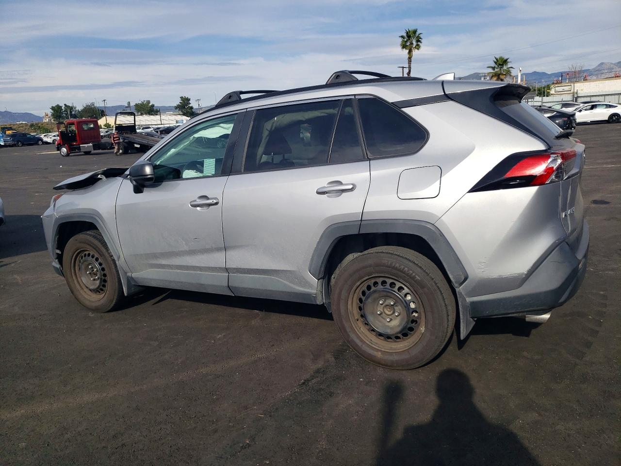 2021 TOYOTA RAV4 LE photo 2