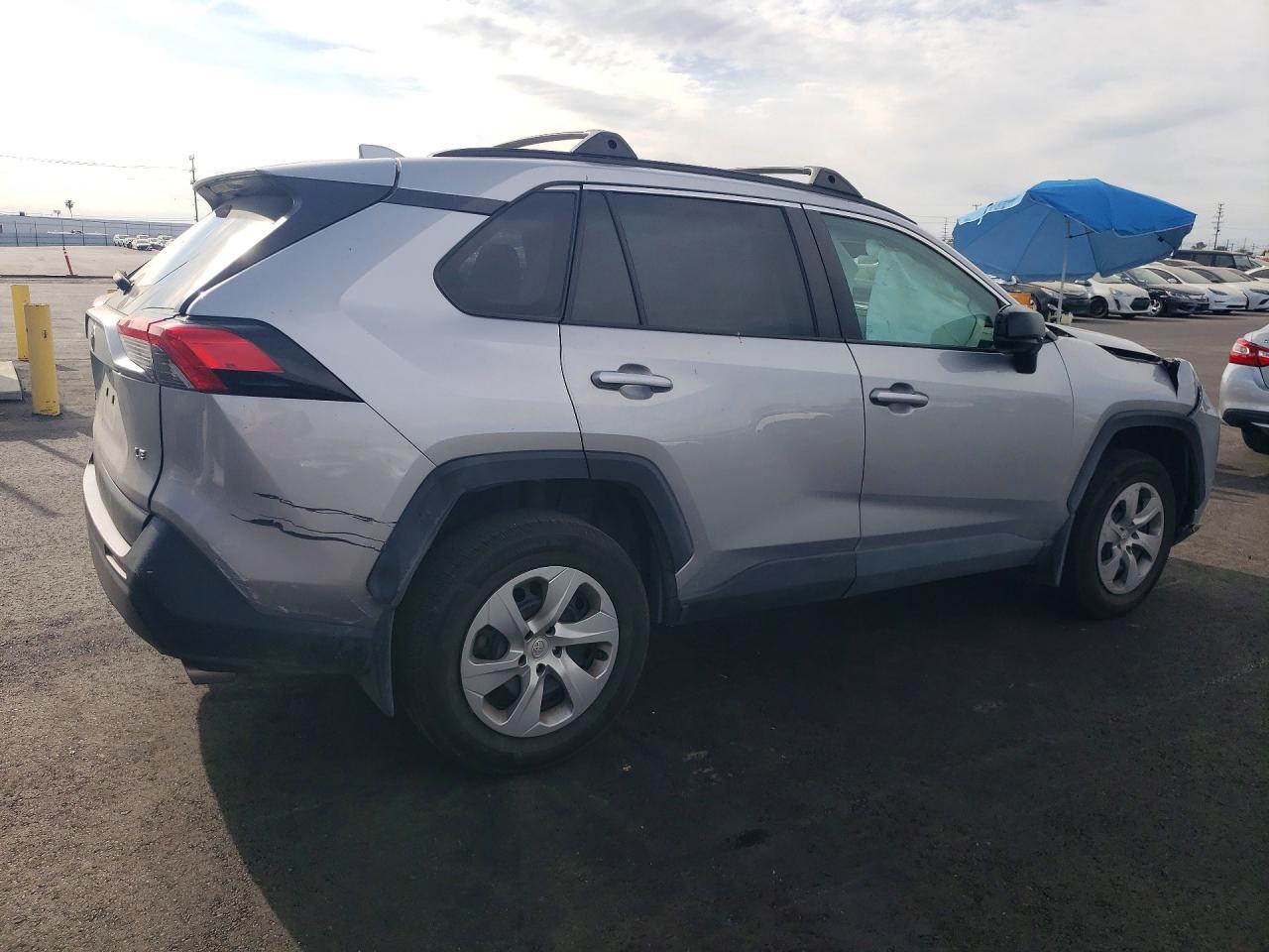 2021 TOYOTA RAV4 LE photo 3