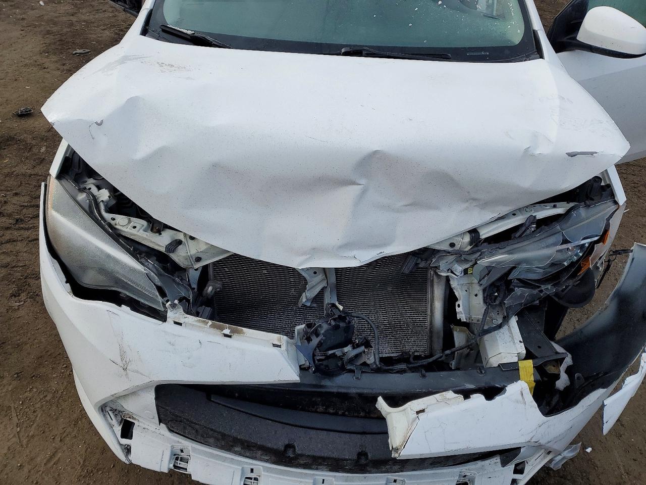 2019 TOYOTA COROLLA photo 21
