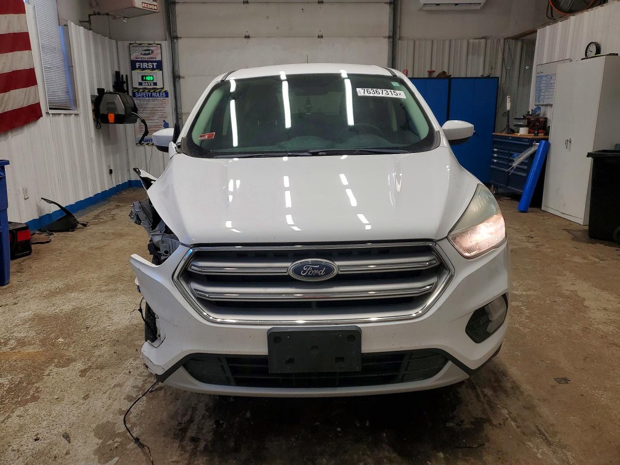 2017 FORD ESCAPE SE photo 9
