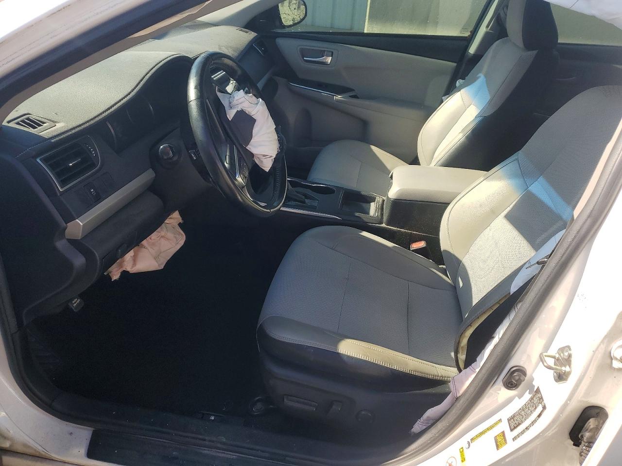 2016 TOYOTA CAMRY SE photo 13