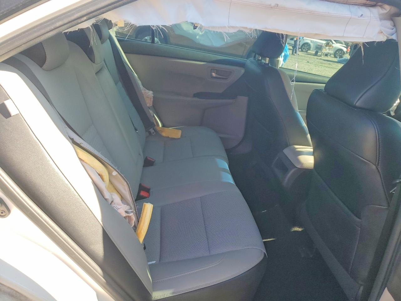 2016 TOYOTA CAMRY SE photo 19