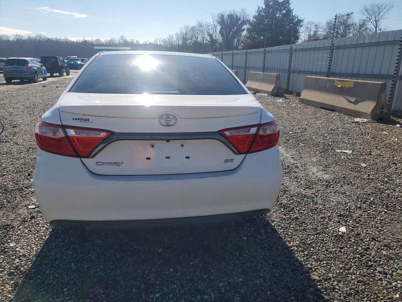 2016 TOYOTA CAMRY SE photo 11