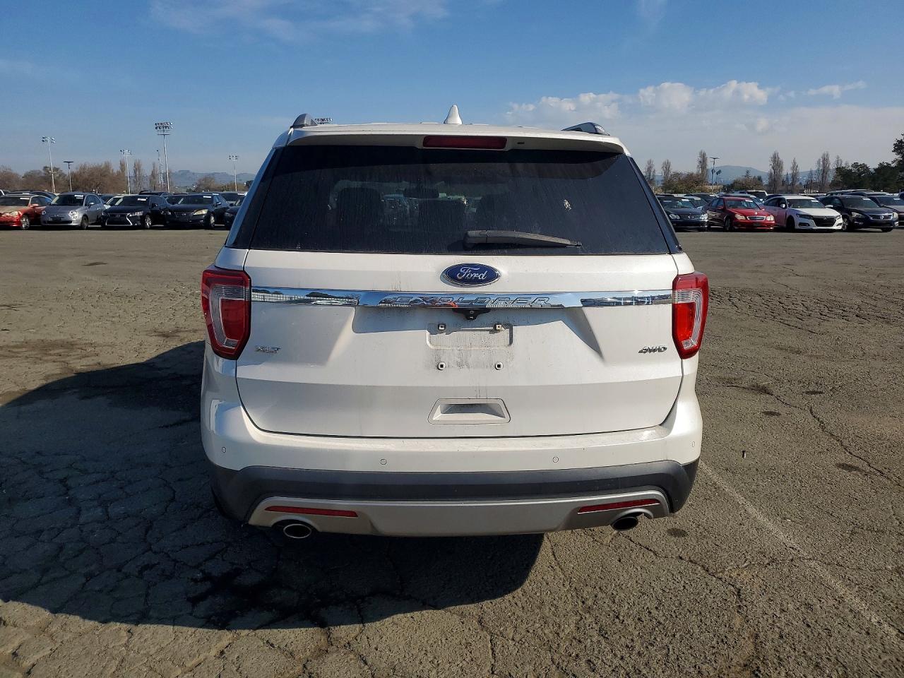 2016 FORD EXPLORER XLT photo 11