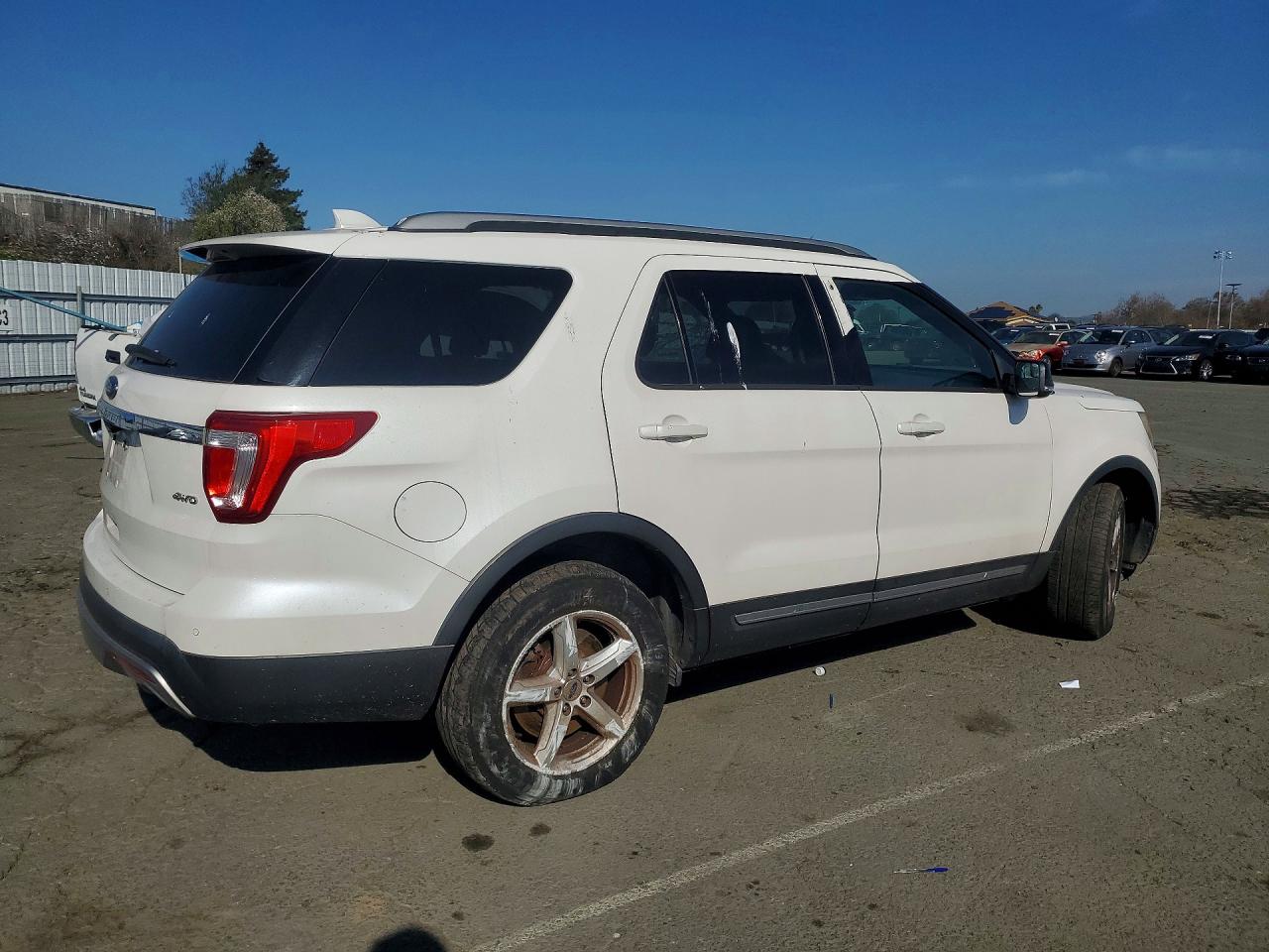 2016 FORD EXPLORER XLT photo 5