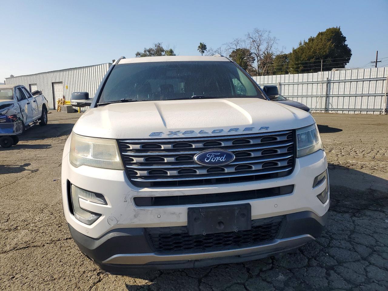 2016 FORD EXPLORER XLT photo 9