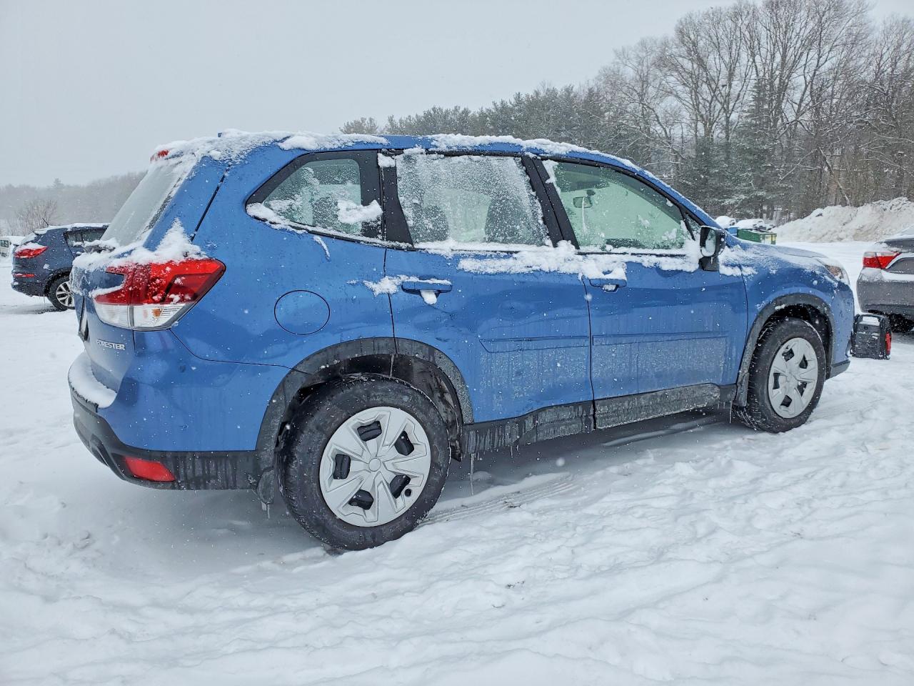 2022 SUBARU FORESTER photo 3