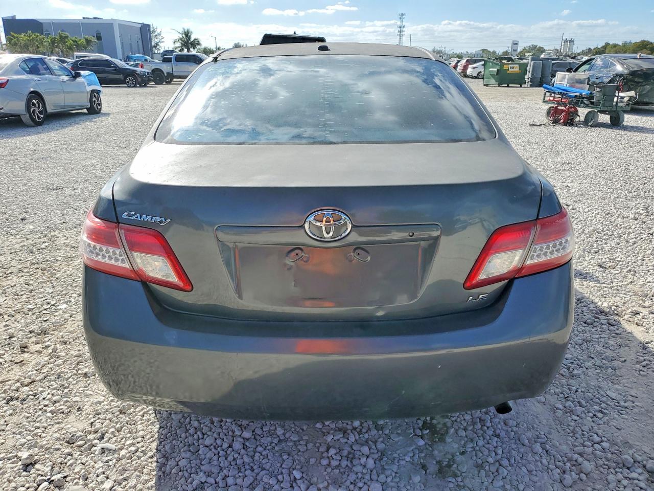 2011 TOYOTA CAMRY LE photo 11