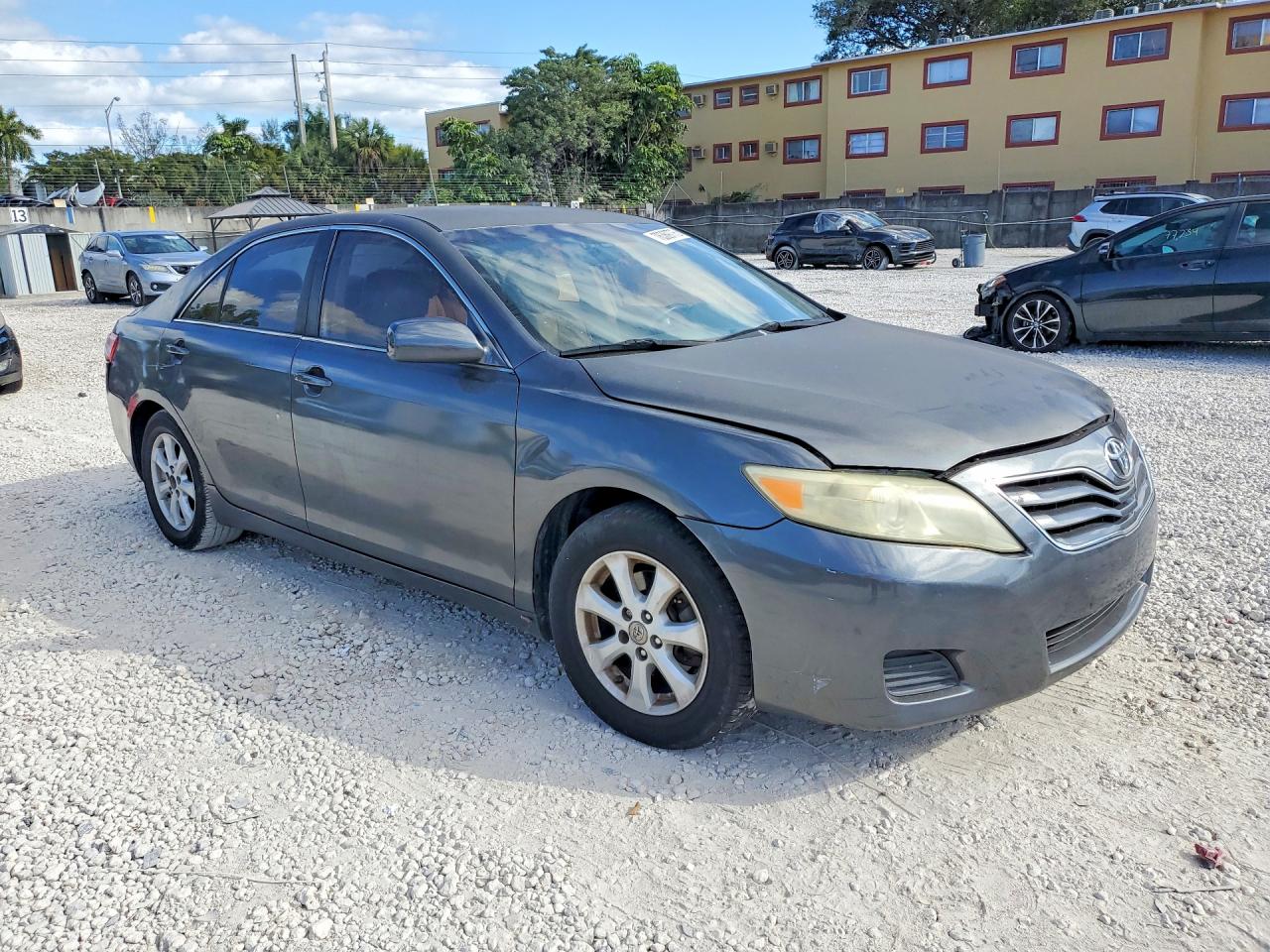 2011 TOYOTA CAMRY LE photo 7