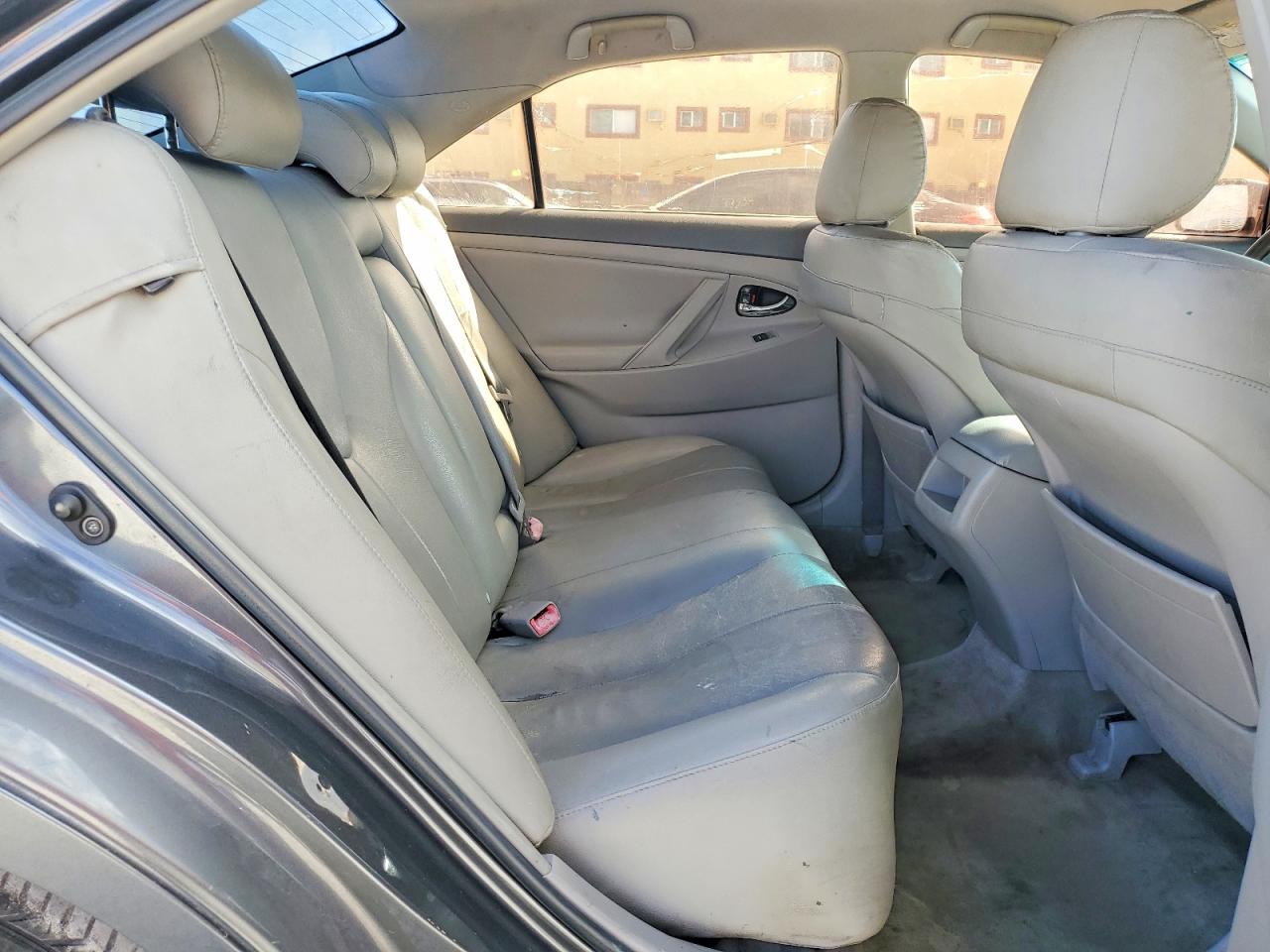 2011 TOYOTA CAMRY LE photo 19