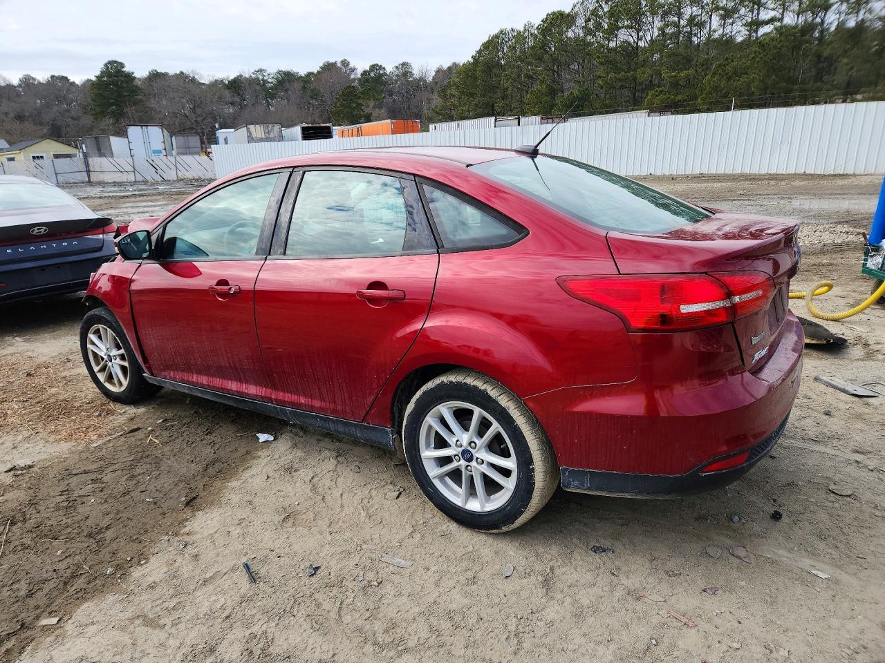 2017 FORD FOCUS SE photo 3
