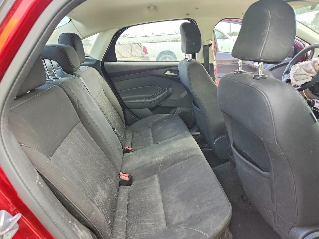 2017 FORD FOCUS SE photo 19
