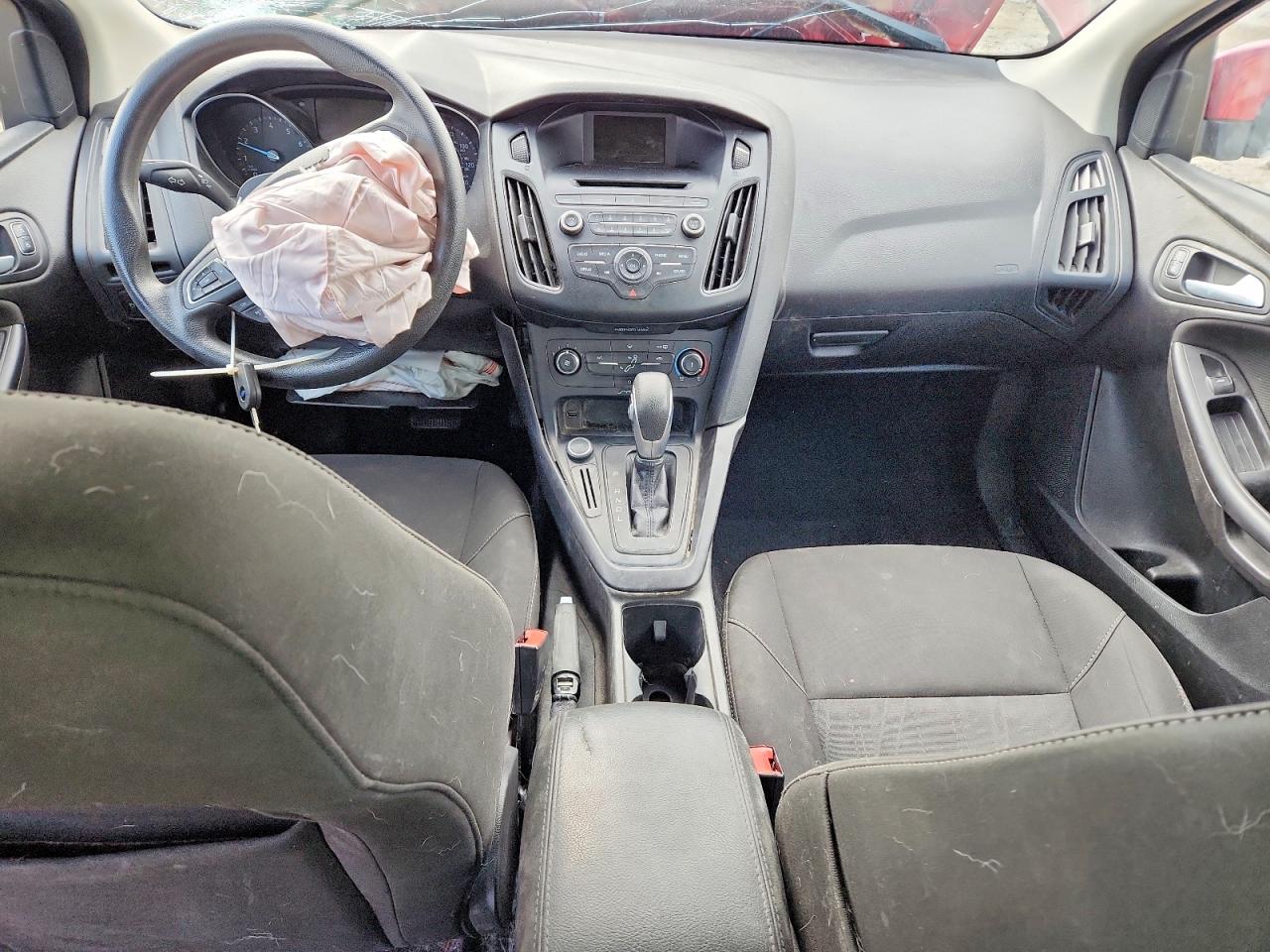 2017 FORD FOCUS SE photo 15