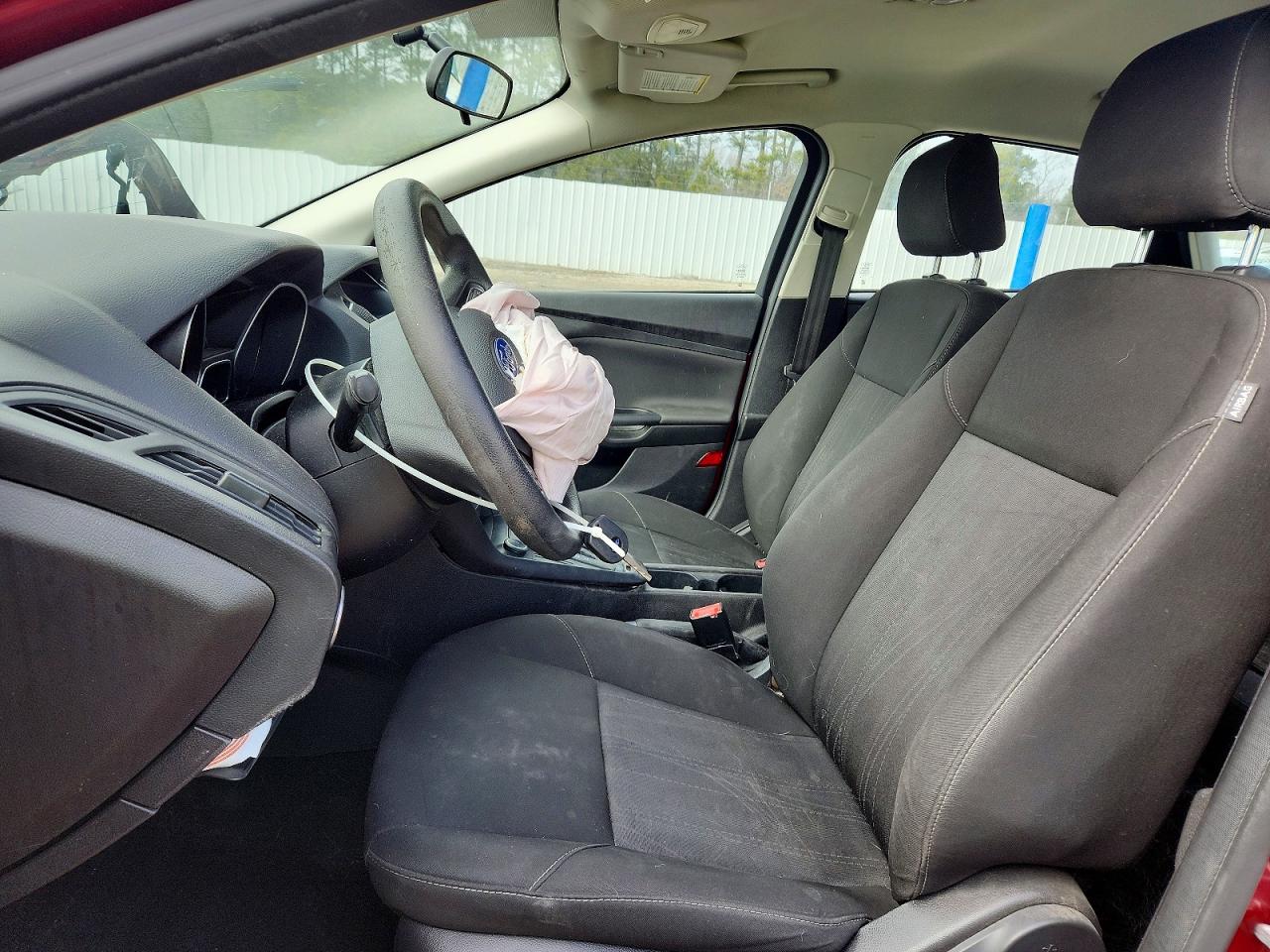 2017 FORD FOCUS SE photo 13