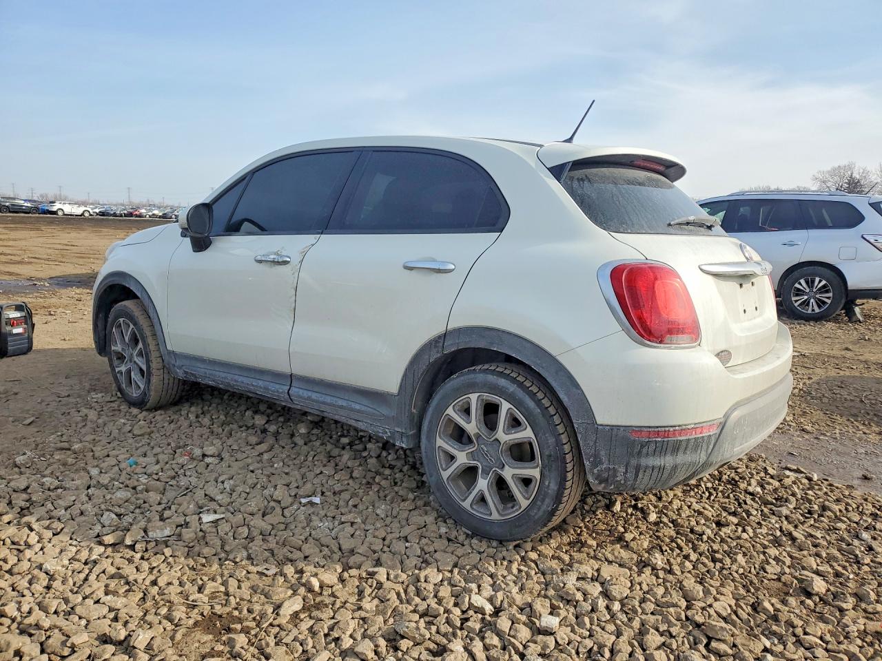 2016 FIAT 500X TREKKING photo 2
