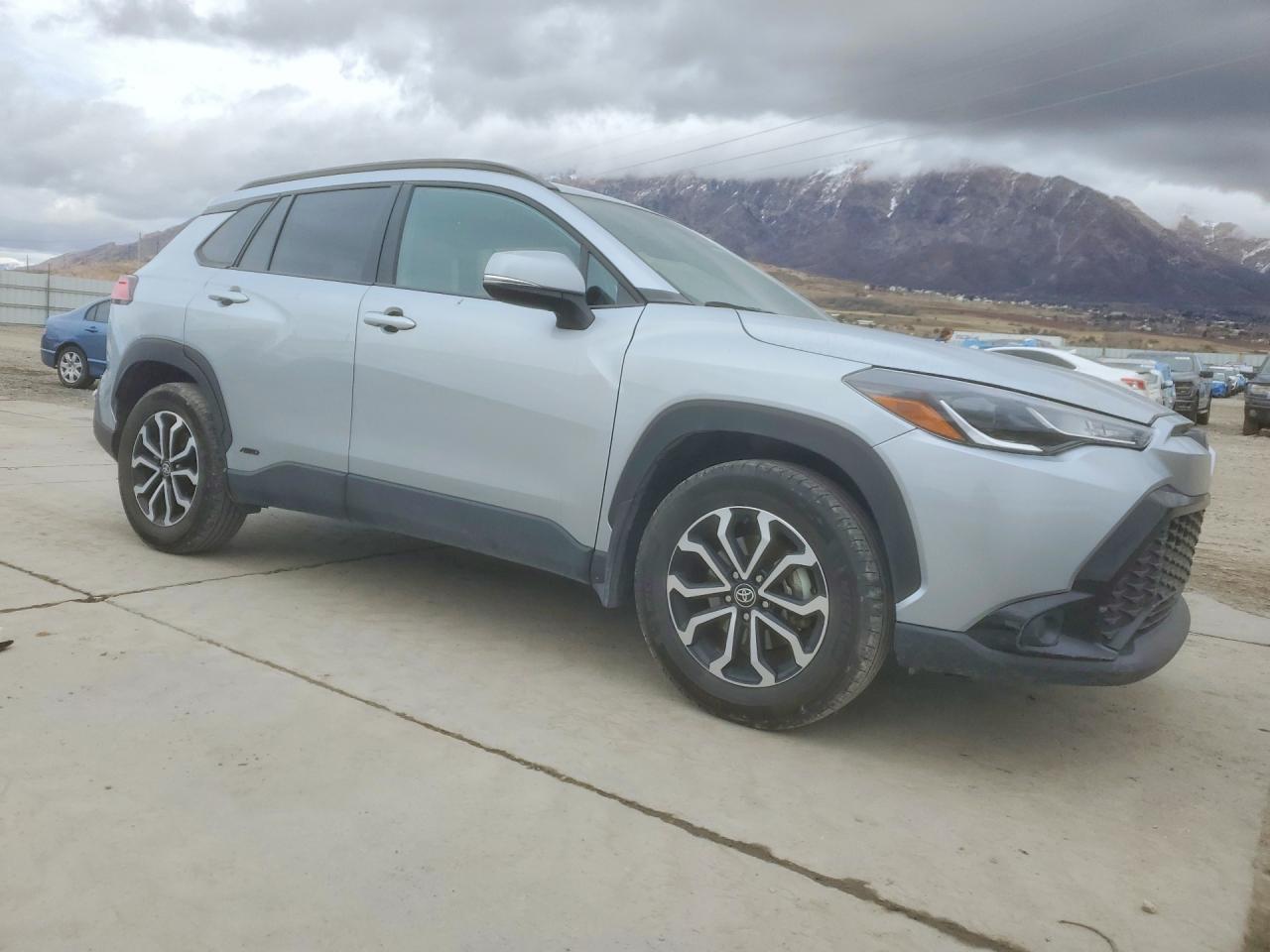 2024 TOYOTA COROLLA CROSS SE photo 4