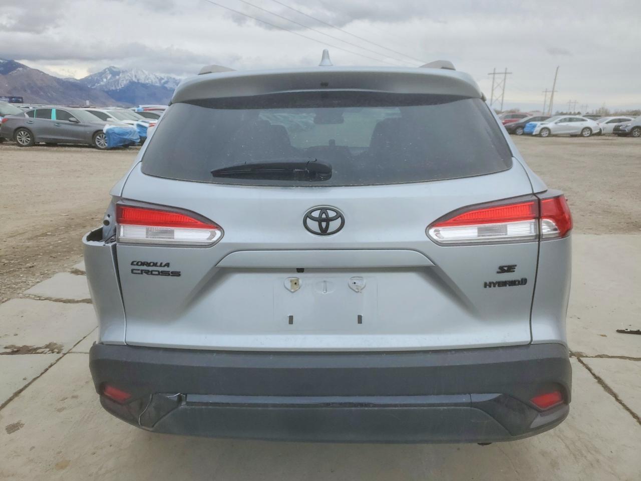 2024 TOYOTA COROLLA CROSS SE photo 6