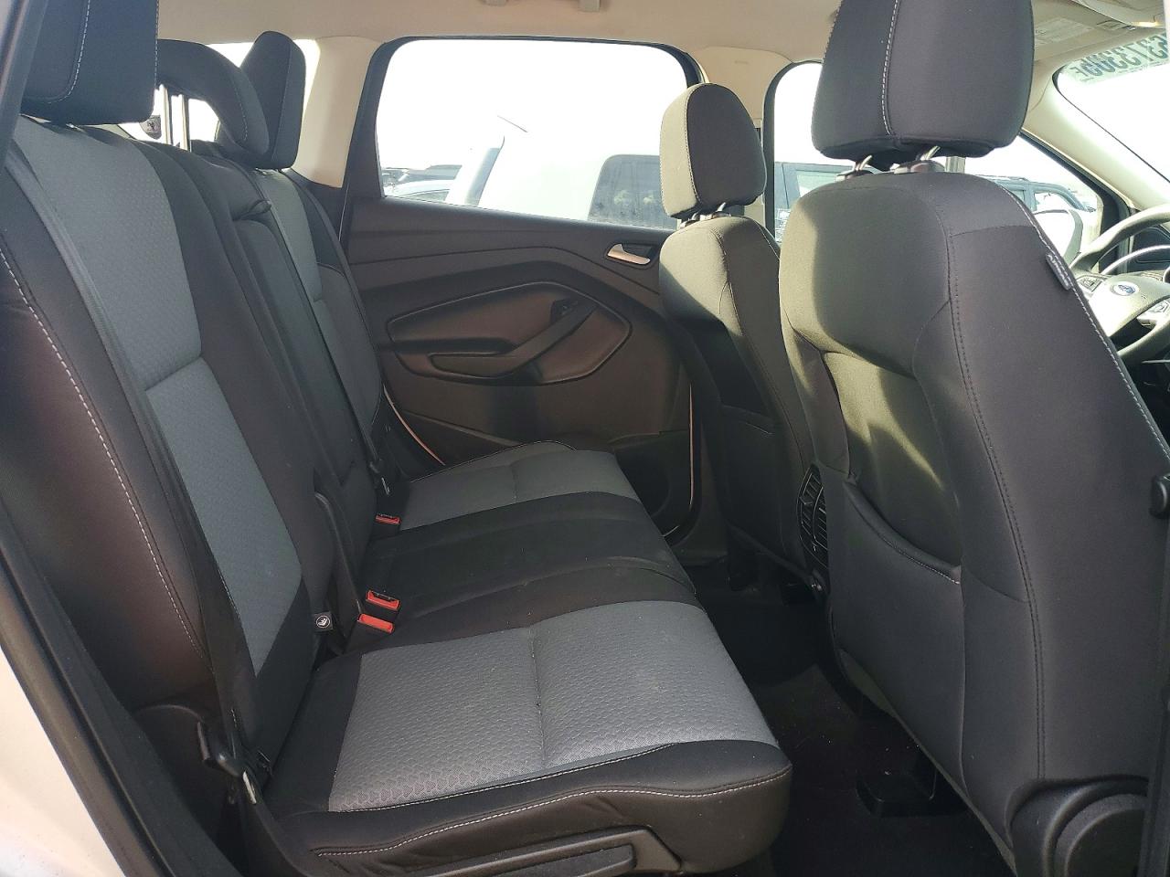2017 FORD ESCAPE SE photo 11
