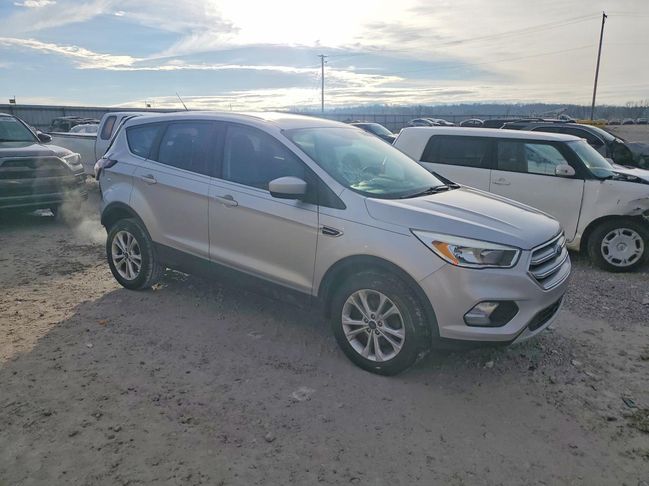 2017 FORD ESCAPE SE photo 4