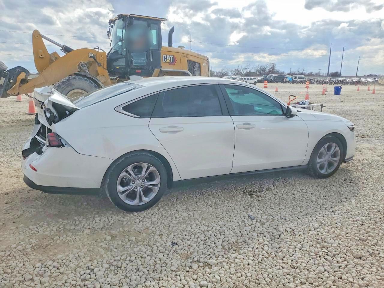 2025 HONDA ACCORD LX photo 3