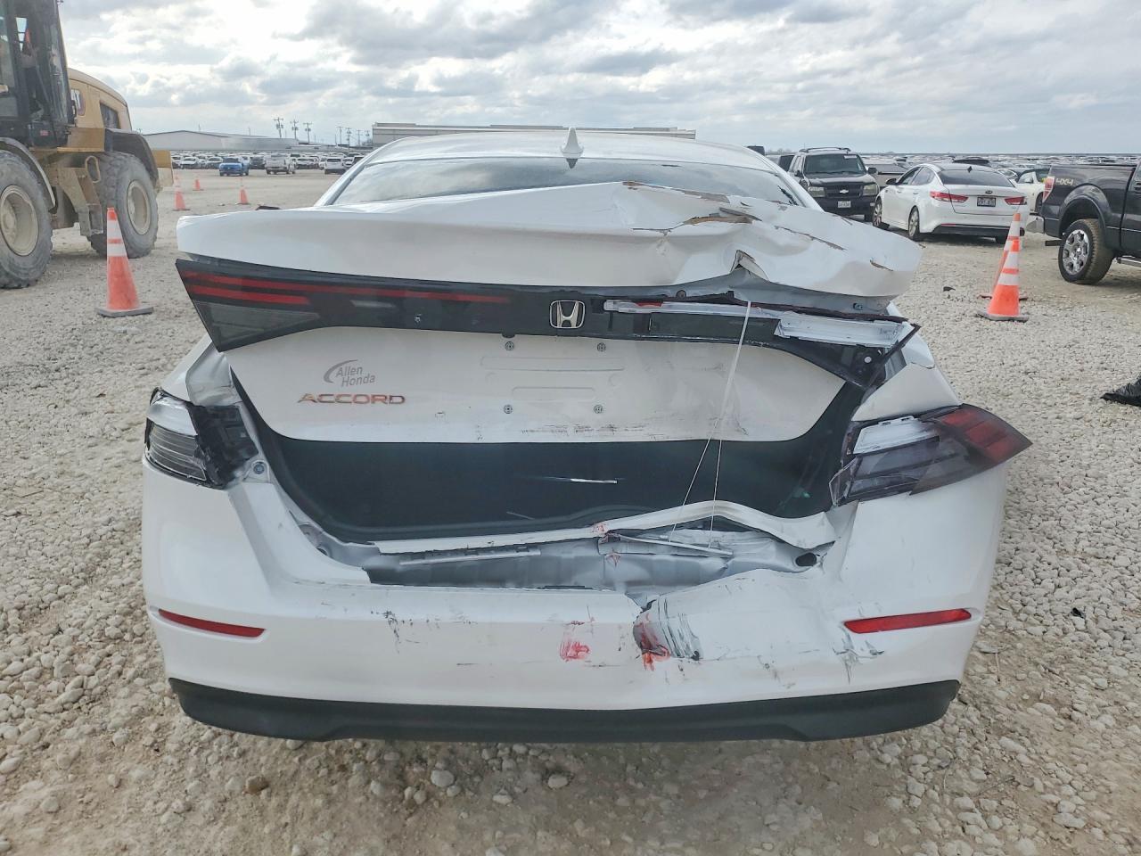 2025 HONDA ACCORD LX photo 6