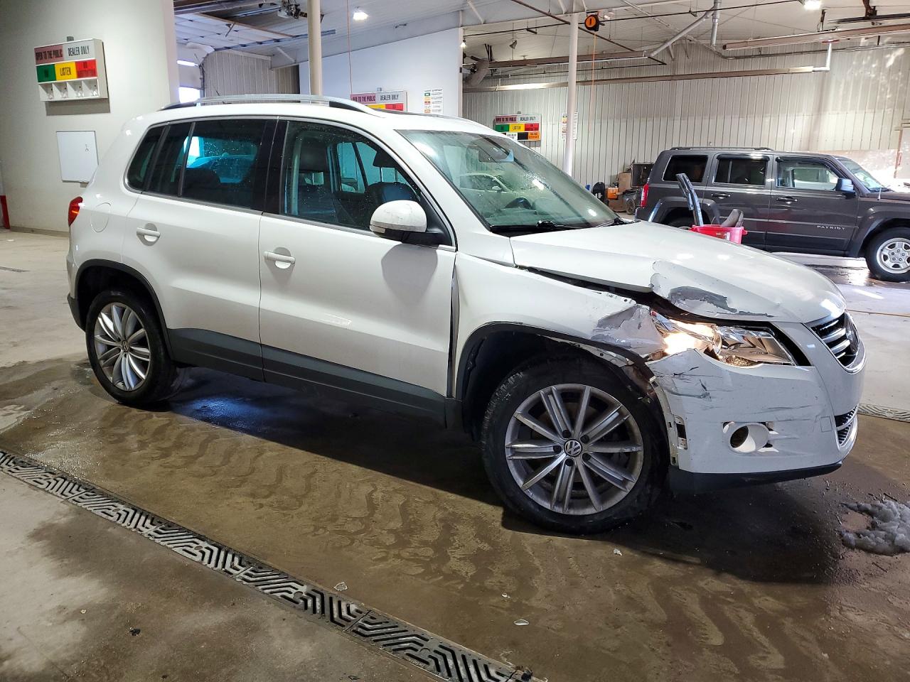 2011 VOLKSWAGEN TIGUAN S photo 10