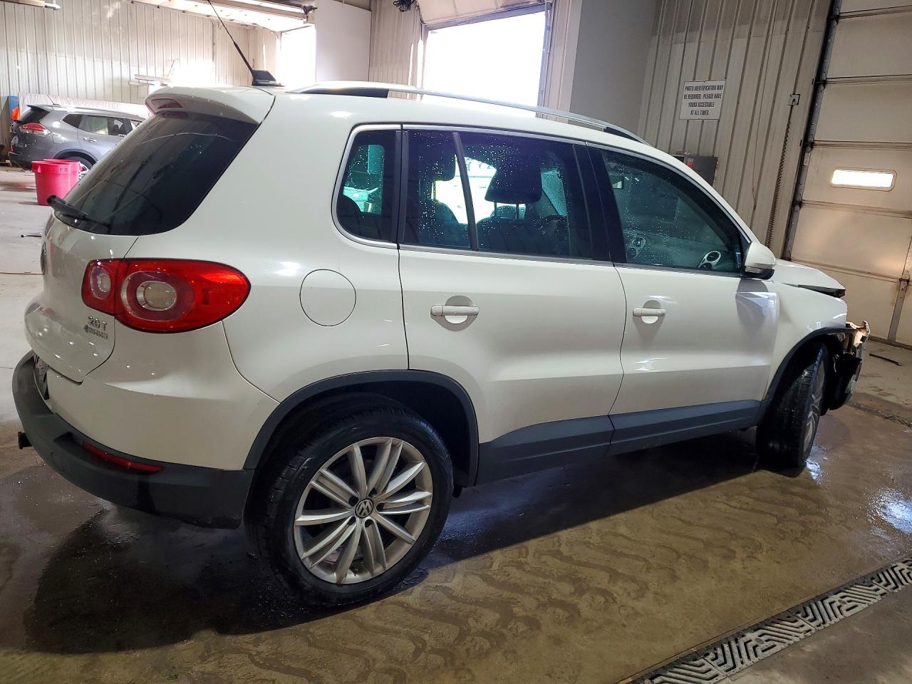 2011 VOLKSWAGEN TIGUAN S photo 7