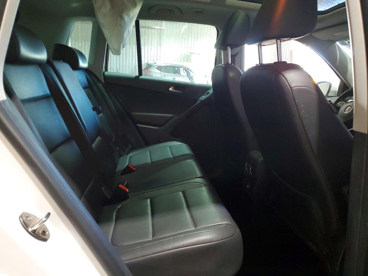2011 VOLKSWAGEN TIGUAN S photo 31