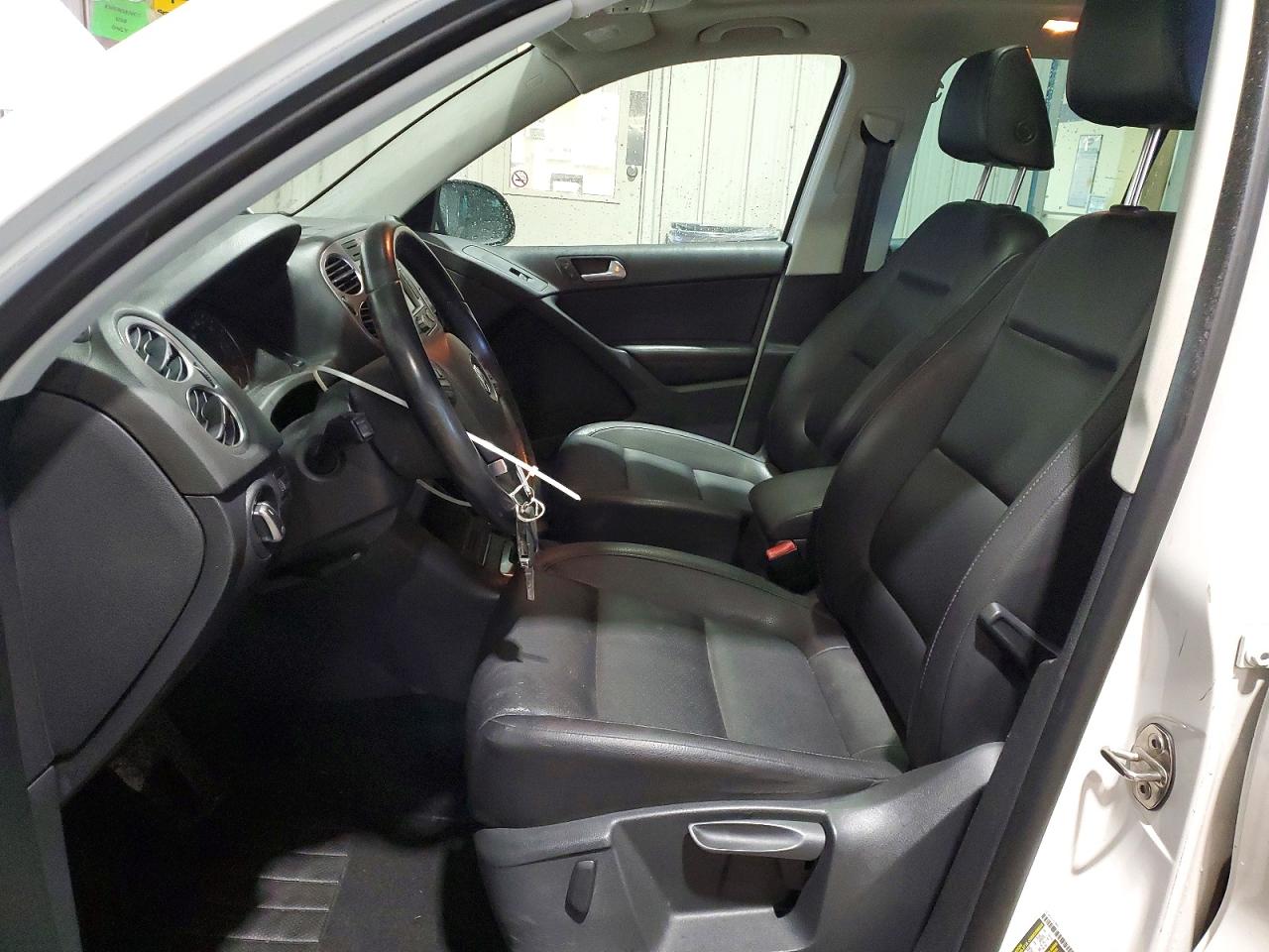 2011 VOLKSWAGEN TIGUAN S photo 19