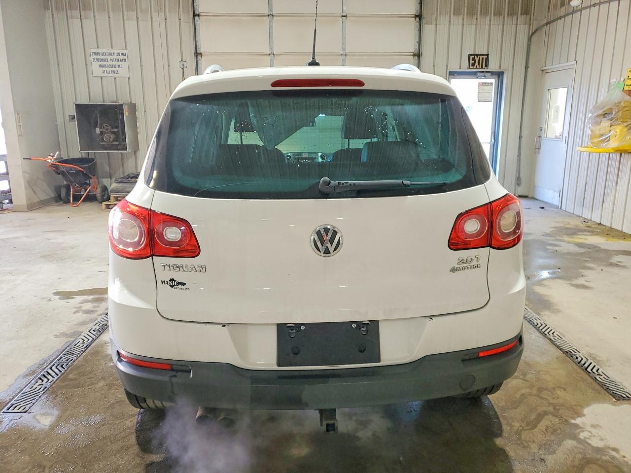 2011 VOLKSWAGEN TIGUAN S photo 16
