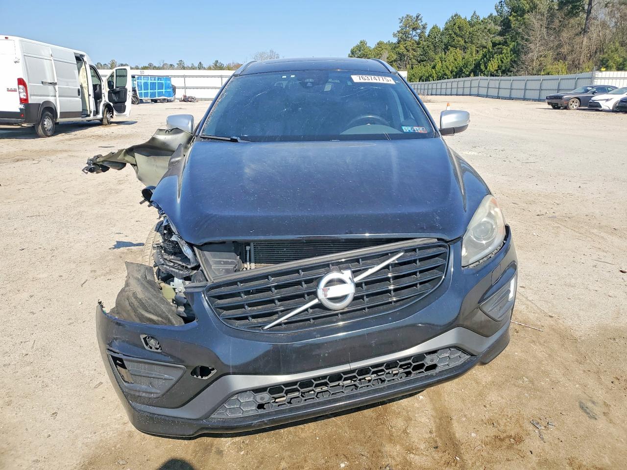 2016 VOLVO XC60 T6 R-DESIGN photo 5