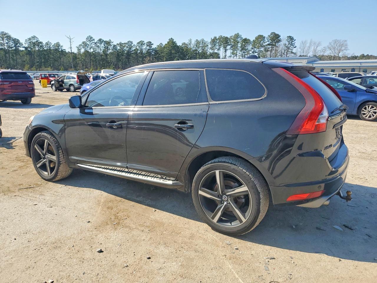 2016 VOLVO XC60 T6 R-DESIGN photo 2