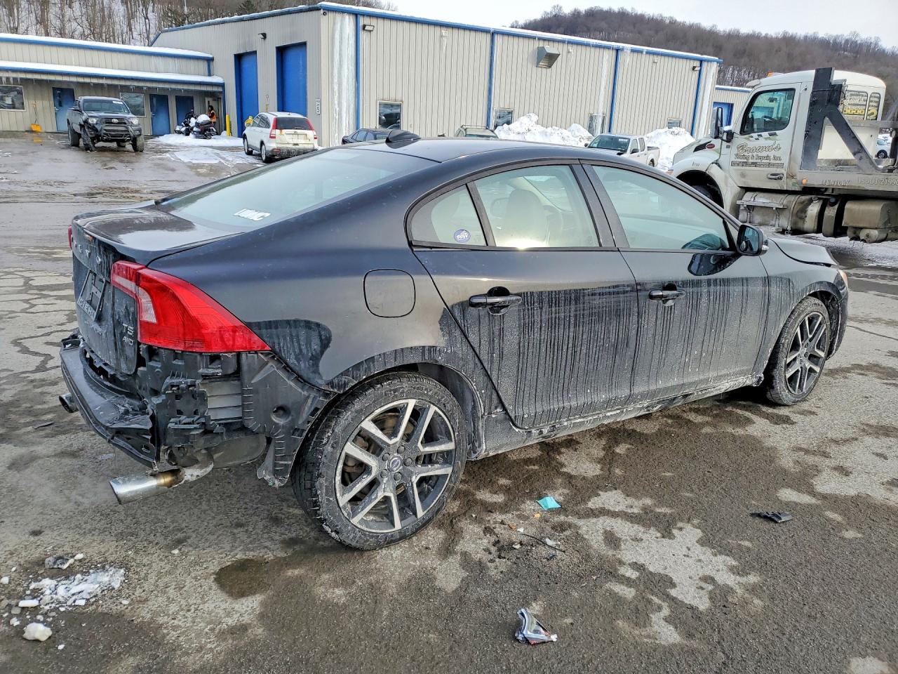 2017 VOLVO S60 DYNAMIC photo 3