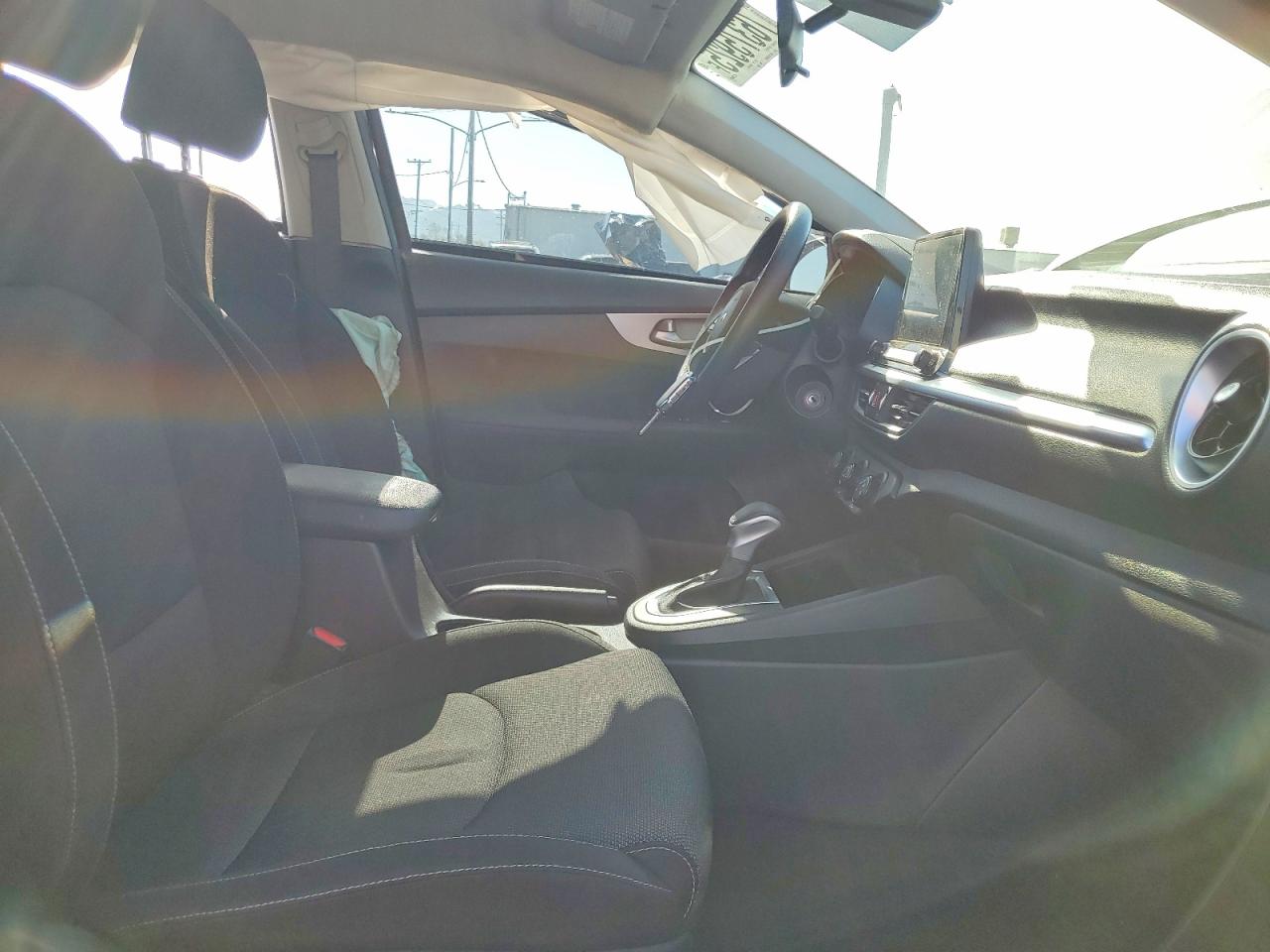 2024 KIA FORTE LX photo 13