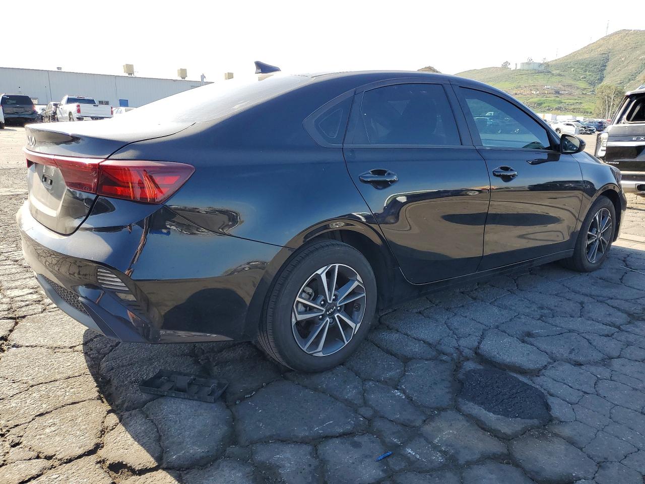 2024 KIA FORTE LX photo 5