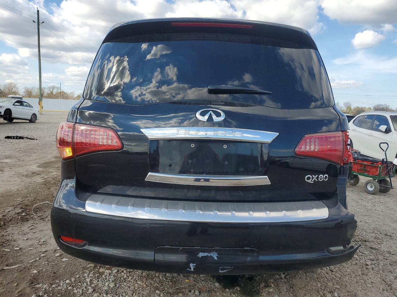 2017 INFINITI QX80 BASE photo 11