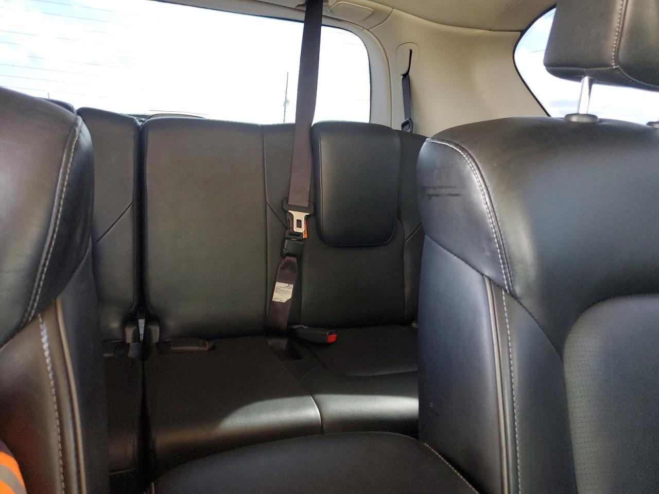 2017 INFINITI QX80 BASE photo 19
