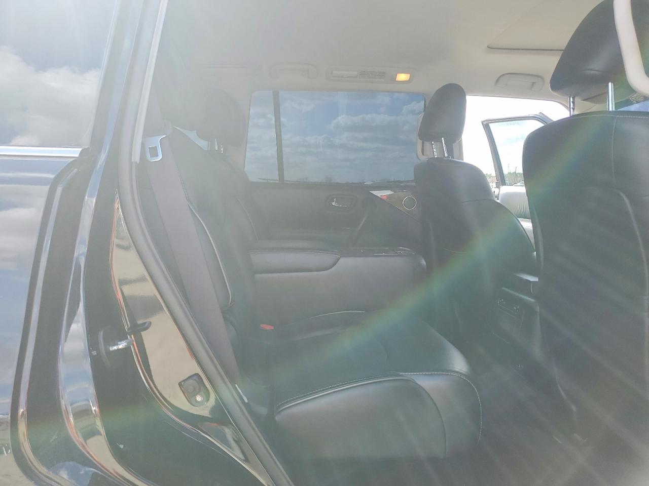 2017 INFINITI QX80 BASE photo 21