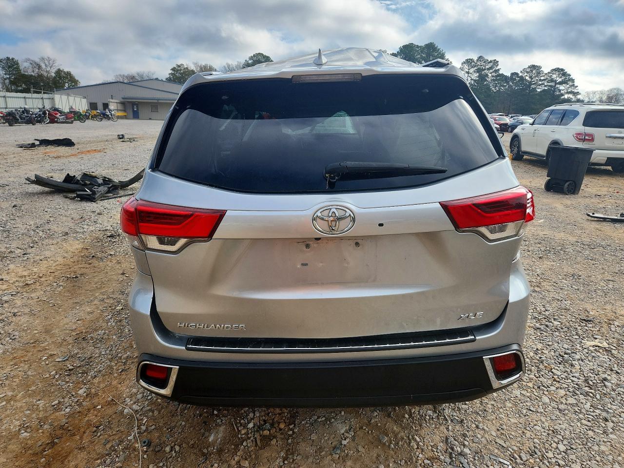 2019 TOYOTA HIGHLANDER SE photo 6