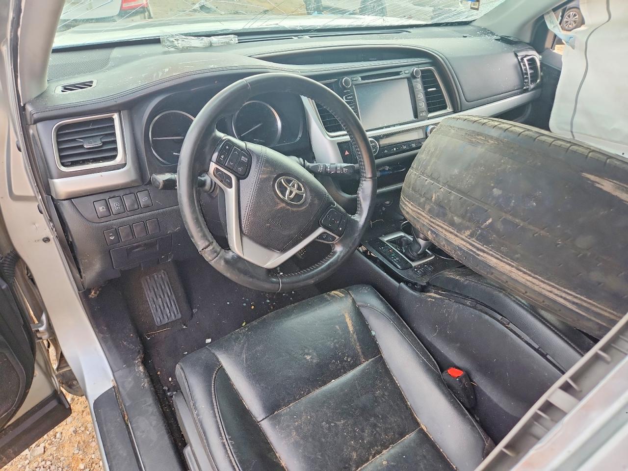 2019 TOYOTA HIGHLANDER SE photo 8