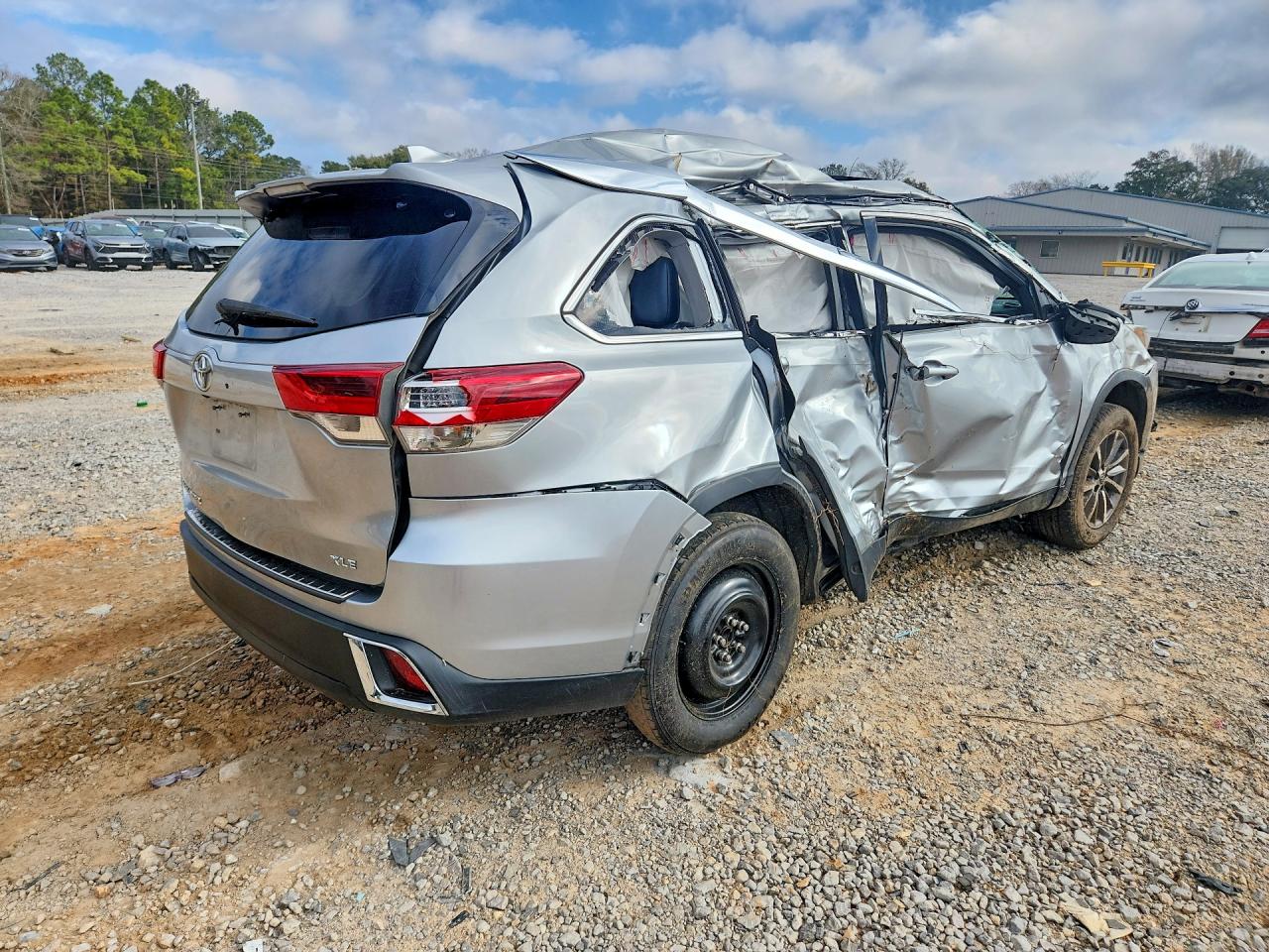 2019 TOYOTA HIGHLANDER SE photo 3